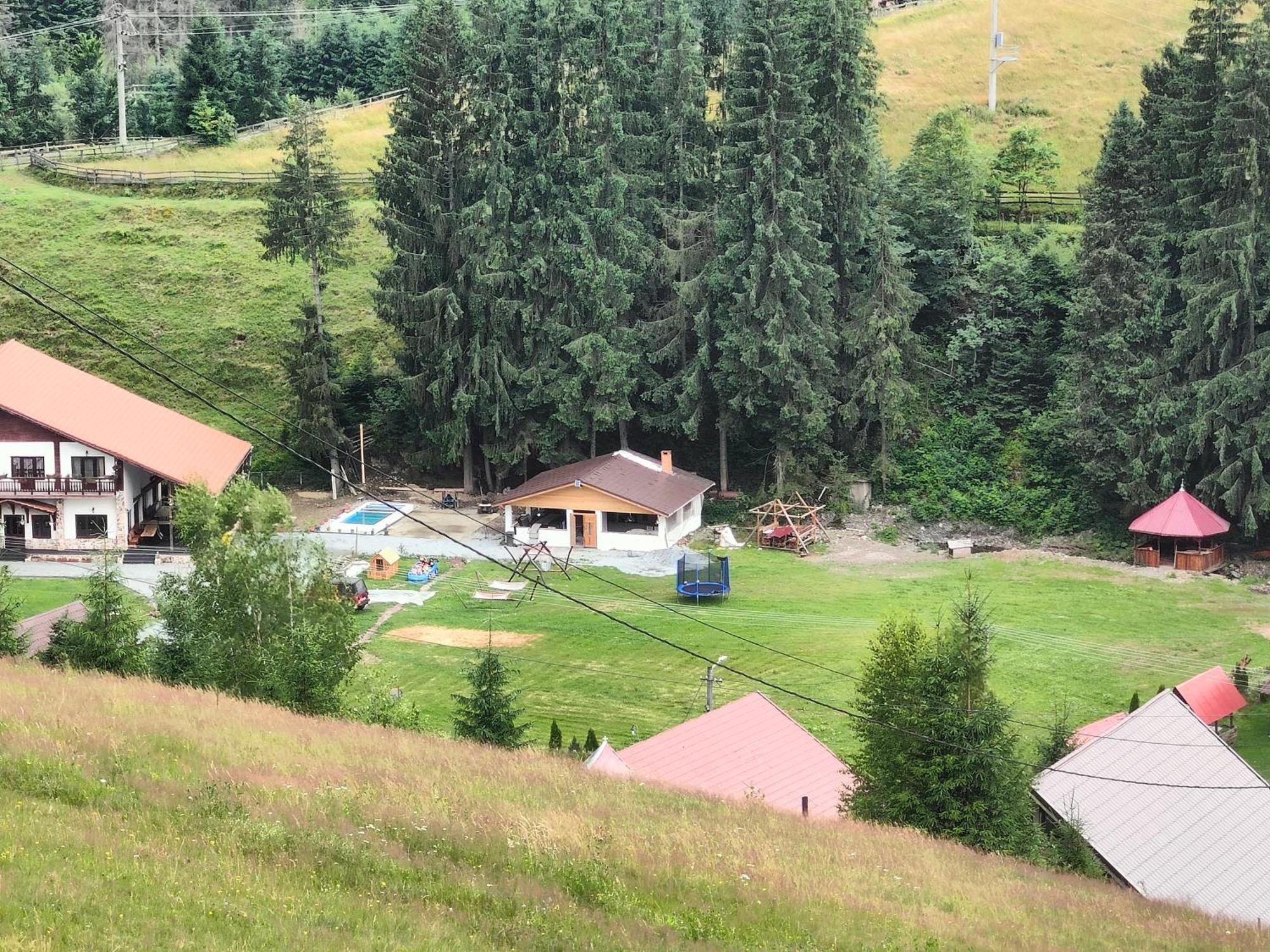 Pensiunea Trei Brazi Арьешени Экстерьер фото